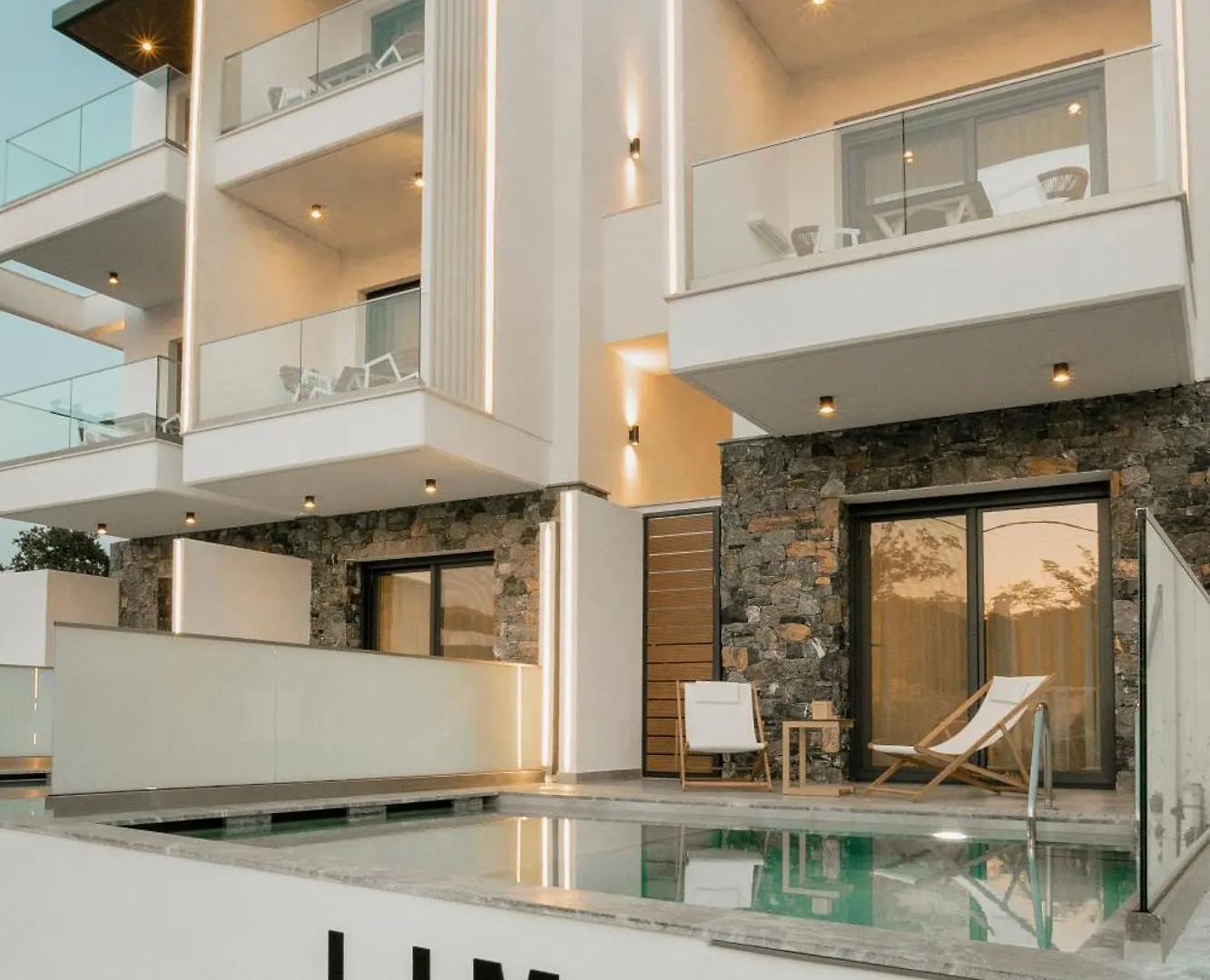 Limani Nikiti Suites
